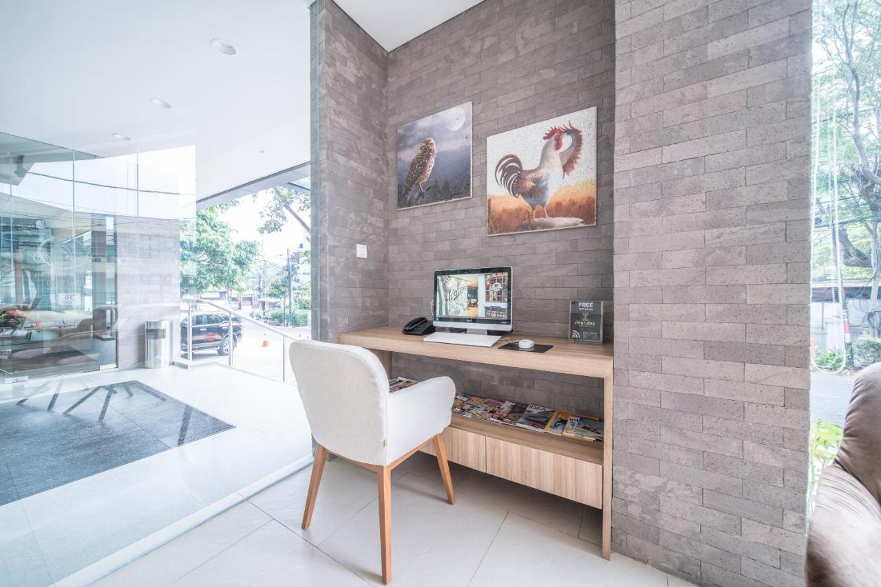 All Nite & Day Kebon Jeruk Jakarta Luaran gambar